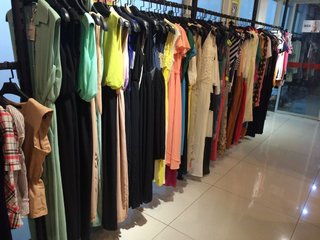 工廠服裝自產(chǎn)自銷 100天退換貨，專注服裝批發(fā)兼零售全攻略